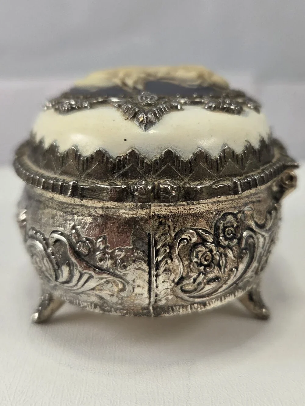 Vintage 70s Cameo Sankyo Music Trinket Box 